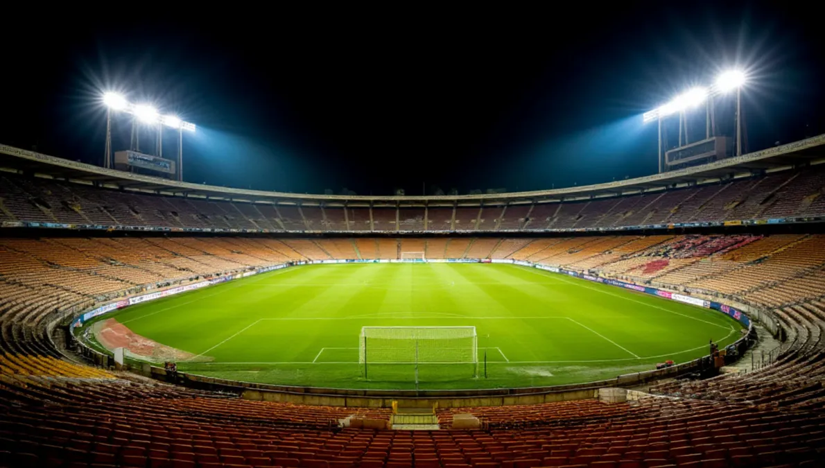 Vista del Estadio de Vallecas durante un partido nocturno