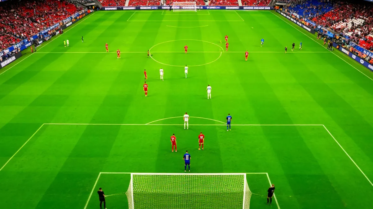 Vista aérea de un campo de fútbol mostrando la disposición táctica de dos equipos