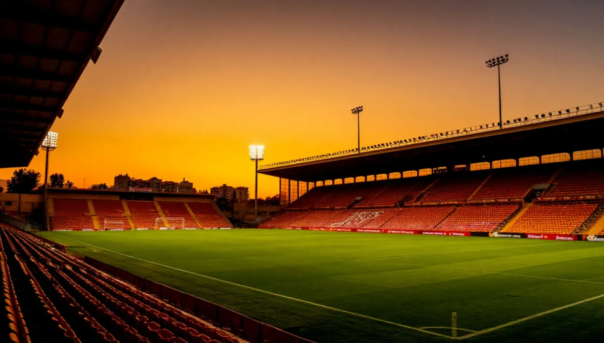 Estadio de Vallecas al atardecer representando el futuro del club
